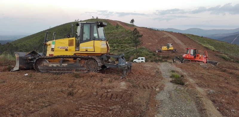 La Junta invierte 2,8 millones en maquinaria de obras públicas para la conservación y mantenimiento de caminos rurales