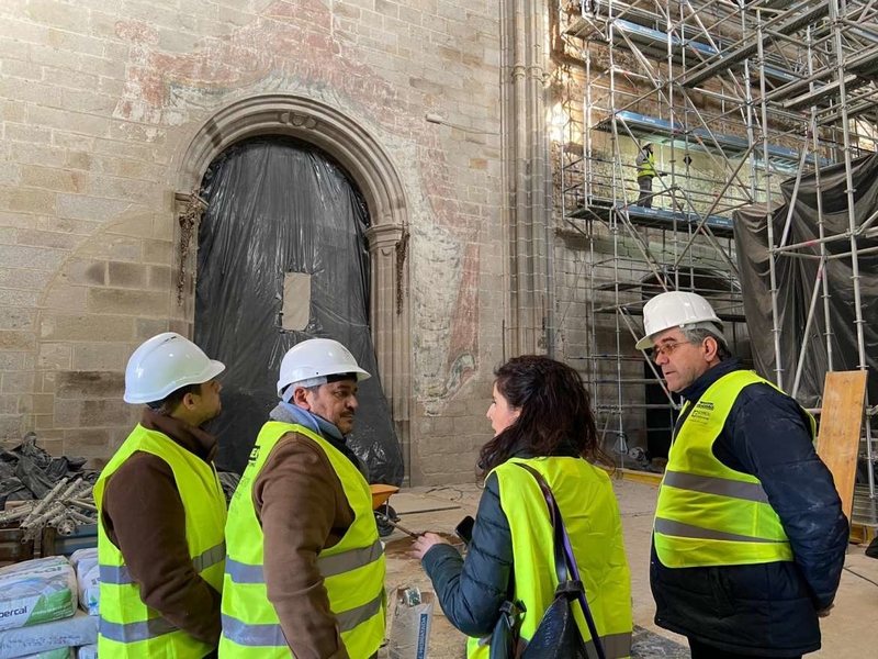 La consejera de Cultura visita las obras de rehabilitación de la catedral de Coria
