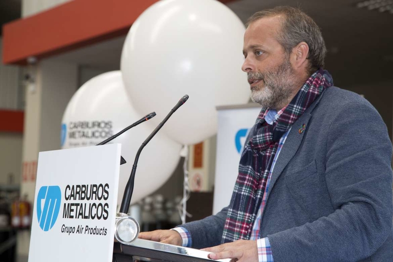 Rafael España asiste al primer aniversario del centro logístico y de ventas en Extremadura de la empresa Carburos Metálicos