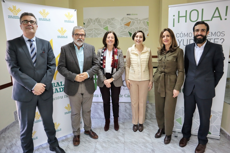 Caja Rural de Extremadura patrocina la carrera solidaria ''AECC en marcha''