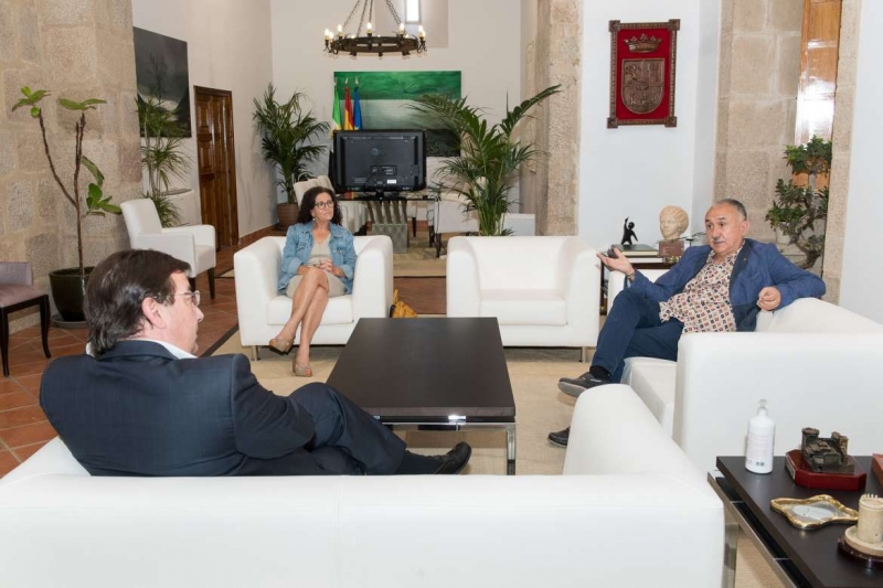 El presidente de la Junta de Extremadura se reúne con el secretario general de UGT