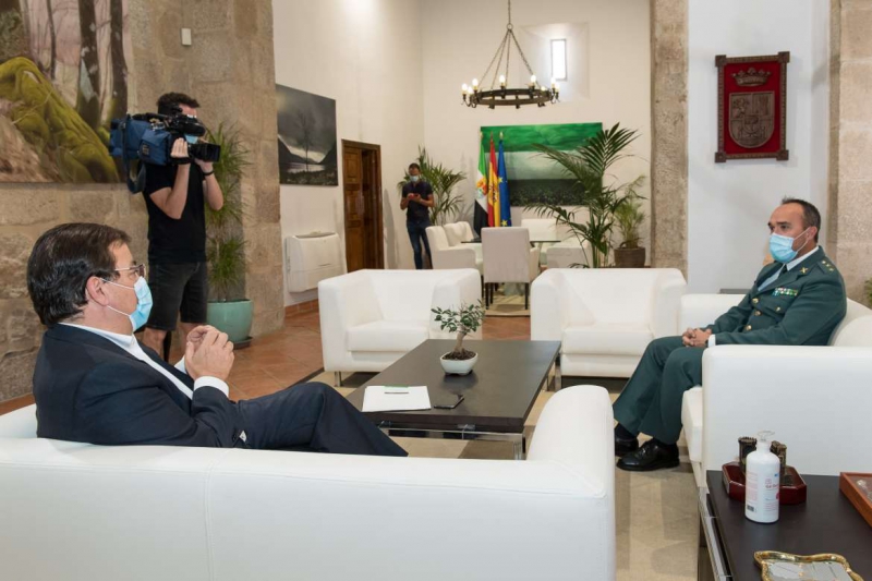 Vara se reúne en Mérida con el teniente coronel jefe de la Comandancia de Badajoz