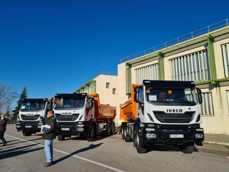 Desarrollo Rural entrega camiones para el mantenimiento de caminos rurales a las mancomunidades de Tentudía, Sierra de San Pedro y Suroeste