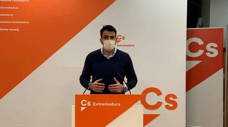 Salazar (Cs) critica que los 1.381 contagios hacen ver que la Junta de Extremadura ''va por detrás'' del virus