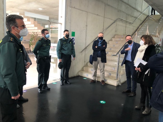 La consejera para la Transición Ecológica se reúne con el teniente coronel de la Guardia Civil para reforzar la vigilancia medioambiental