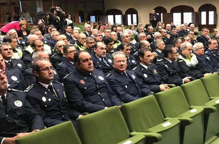 Publicadas las órdenes que conceden las medallas por permanencia, mérito y reconocimiento a 46 agentes de la Policía Local de Extremadura