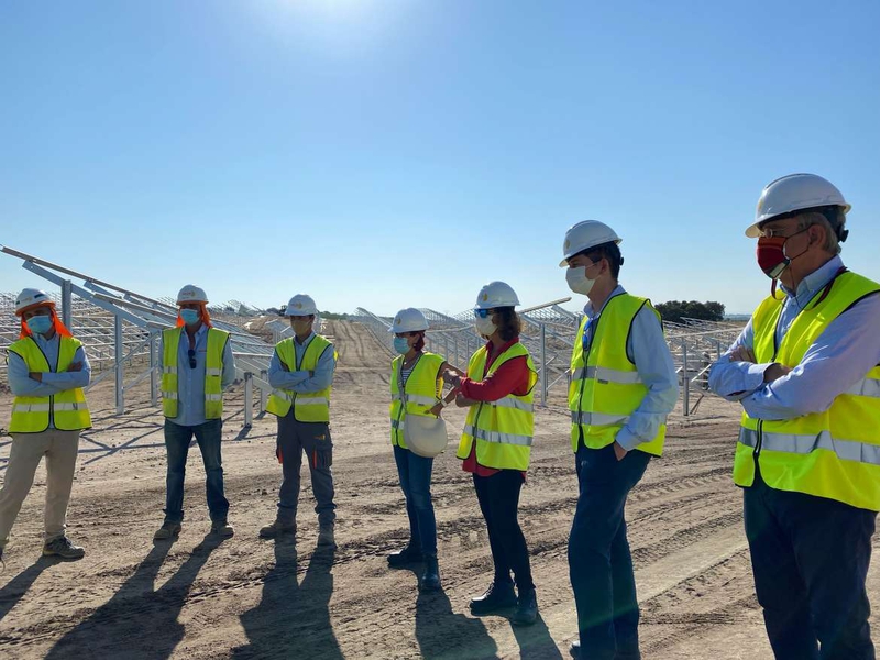 La consejera para la Transición Ecológica y Sostenibilidad visita la planta fotovoltaica de Tejeda de Tiétar
