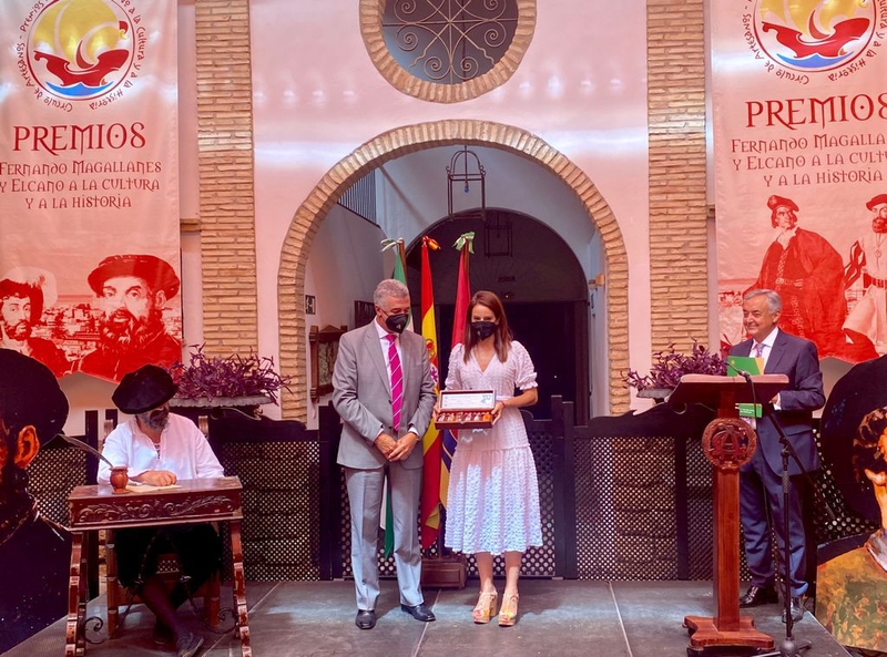 La consejera de Cultura recoge el XII premio Primera Circunnavegación Magallanes-Elcano al pueblo extremeño