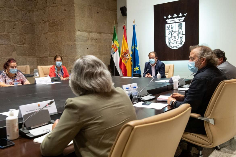 La Junta solicitará al Gobierno de España la aplicación de los remanentes de la dotación asignada para ayudas directas a empresas y autónomos