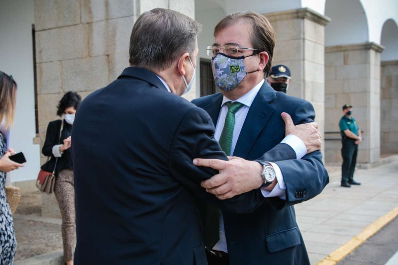 Fernández Vara valora la actividad cinegética como 'esencial para el sostenimiento de la dehesa'