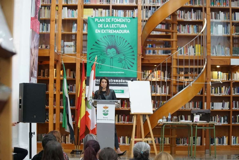 La consejera de Cultura destaca que Extremadura es la comunidad con más bibliotecas por habitante de España   