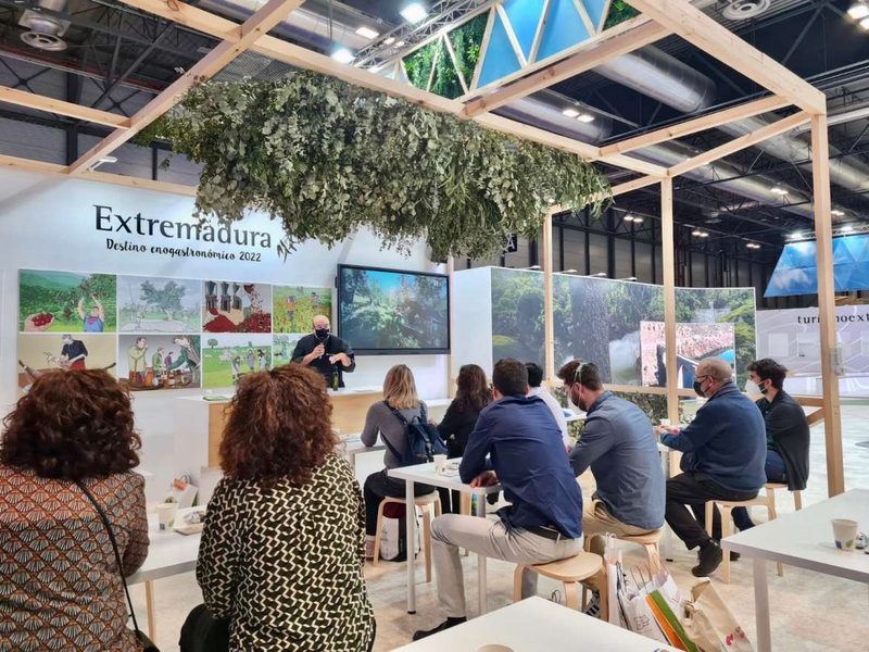 Extremadura duplica los encuentros comerciales en Fitur, alcanzando los 407