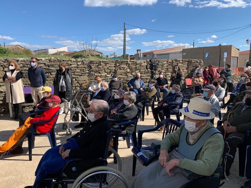 Vergeles visita la residencia de mayores de Pescueza y apuesta por un nuevo modelo de atención y cuidados basado en la autonomía personal