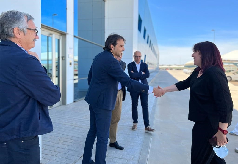 La consejera de Agricultura visita en La Albuera la fábrica Ulbasa, dedicada al procesado de vegetales de hoja de espinaca