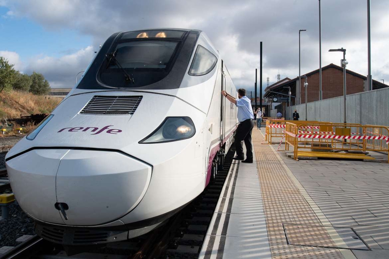 Vara participa en el viaje de prueba de la plataforma de tren de Alta Velocidad Plasencia-Badajoz