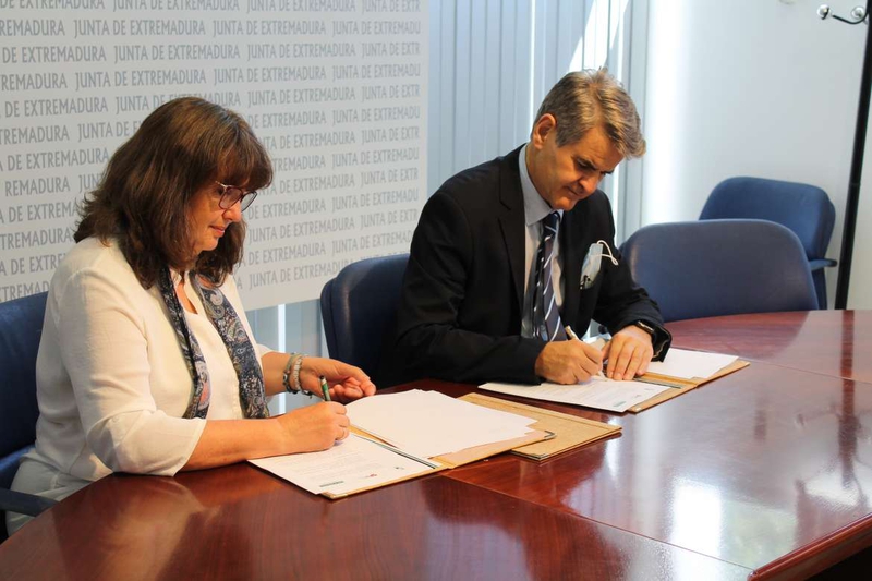 El SES firma un convenio con ADMO para la atencin a los pacientes oncohematolgicos y a sus familiares, a la vez que fomenta la donacin