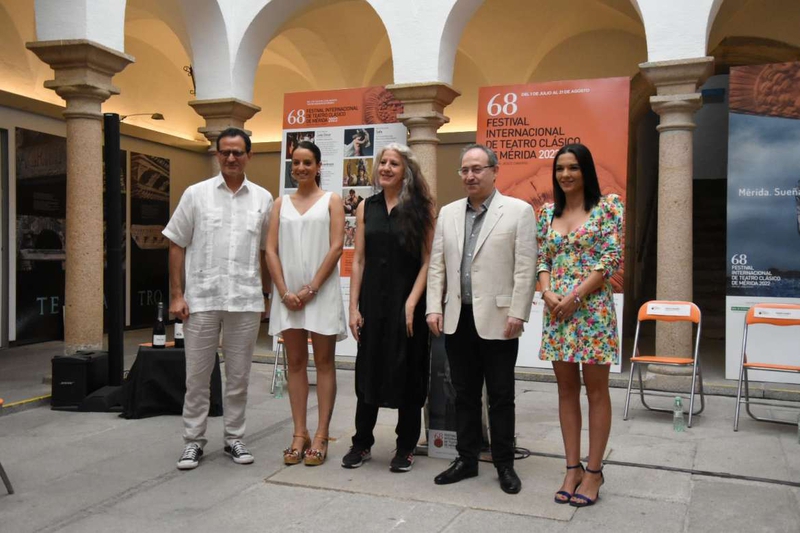 Flores Redondo destaca la apuesta del Festival de Mérida por visibilizar a las mujeres