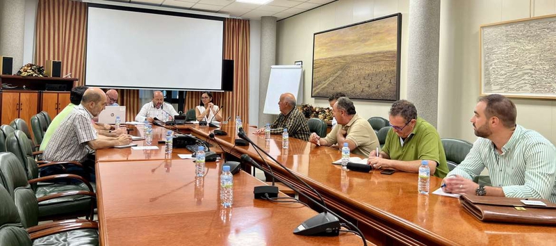 Javier Gonzalo informa al sector vitivinícola y organizaciones agrarias sobre la sentencia favorable para la replantación de viñedos en la región