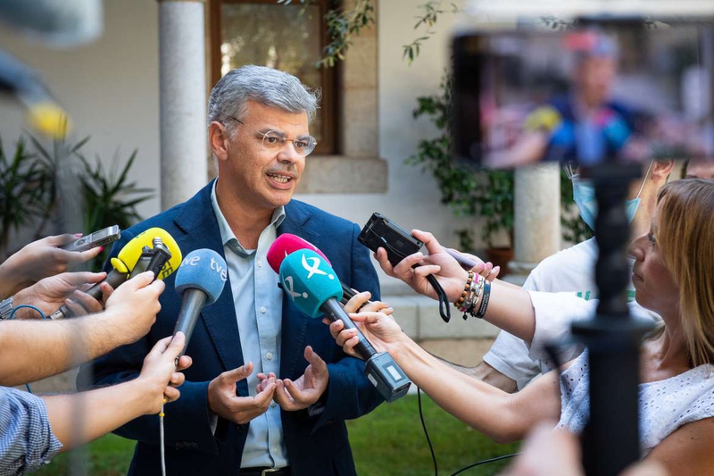 El portavoz de la Junta aclara que las empresas promotoras de la gigafactoría en Navalmoral de la Mata trabajan en alegaciones para optar al PERTE VEC