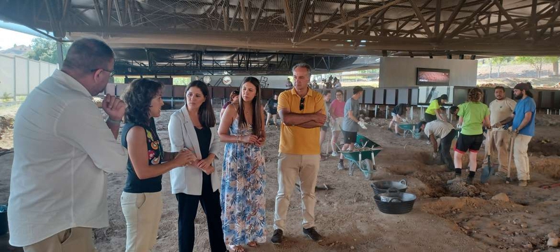 Gil Rosiña resalta la experiencia formativa y cultural del campo de voluntariado juvenil 'Yacimiento Arqueológico de Mérida' 