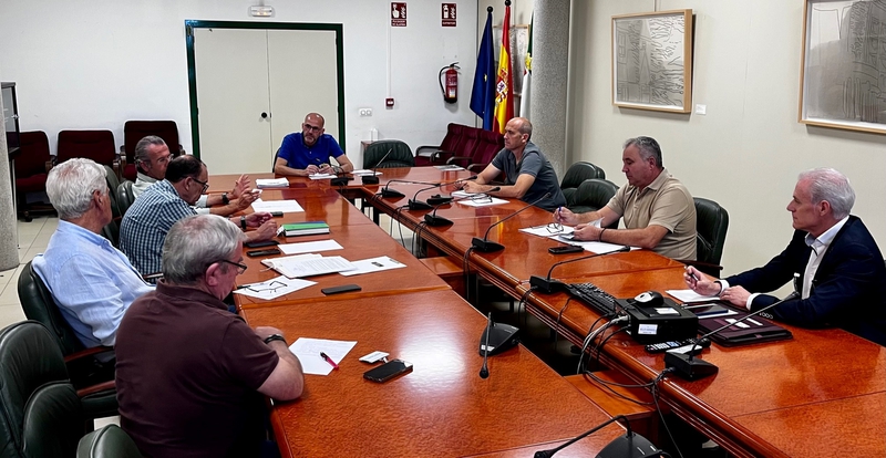 La Mesa del Regadío analiza la campaña de riego y aborda el V Foro que se celebrará en octubre en Almendralejo