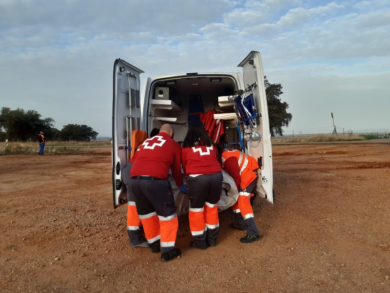 Más de 50 efectivos de emergencias intervienen en el simulacro de explosión del Servicio 112 en la planta termosolar de Logrosán