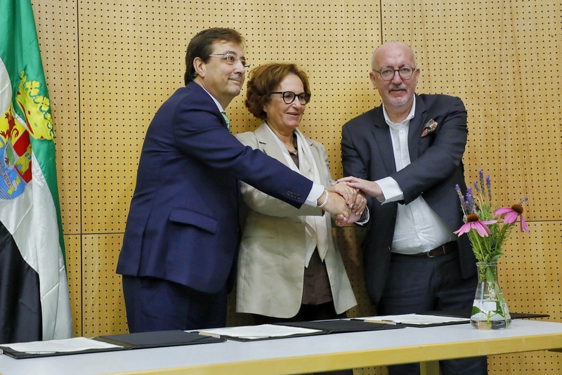 Fernández Vara ratifica el compromiso de Extremadura, que presidirá la comunidad de trabajo de la EUROACE, para seguir construyendo el futuro 