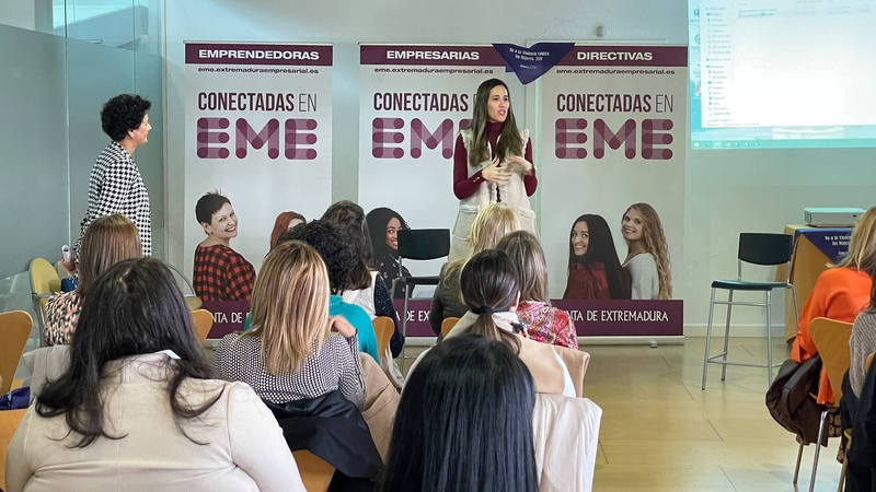 Ana Vega anima a las empresarias extremeñas a construir proyectos empresariales con visión global