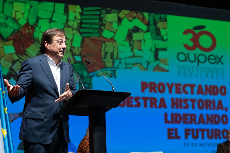 Fernndez Vara destaca las oportunidades que las Universidades Populares han supuesto para muchas personas en un mundo complejo y cambiante