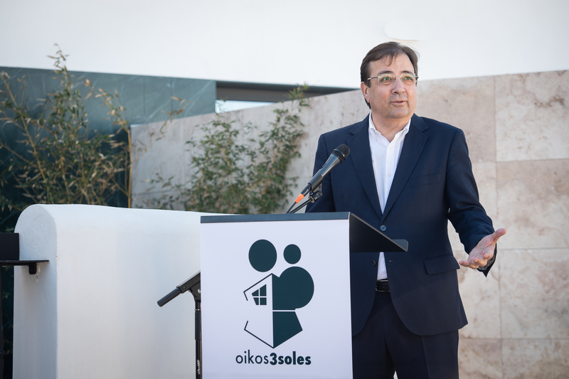 Fernández Vara afirma que el sol con la revolución verde y el turismo cambiarán el futuro de Extremadura