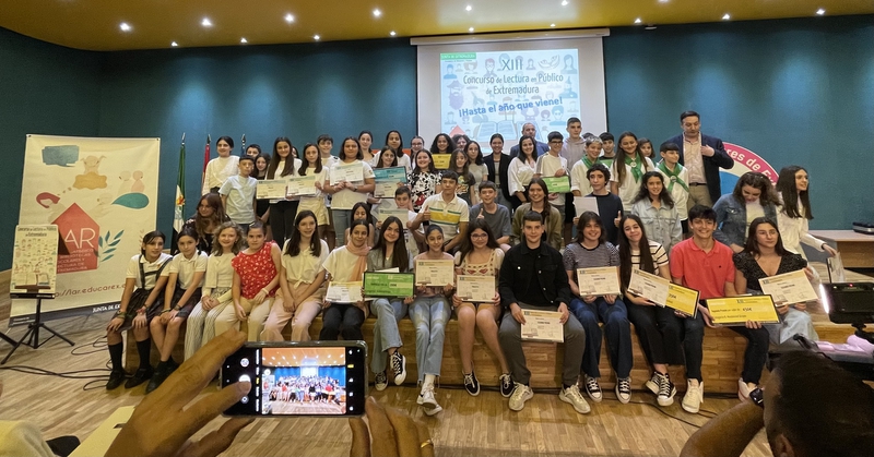 Estudiantes de centros de Barcarrota, Cáceres y Olivenza, ganadores del XIII Concurso de Lectura en Público
