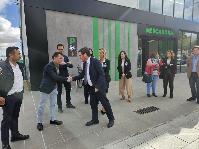 Economía valora el esfuerzo inversor de Mercadona con la apertura de su nueva tienda 'eficiente y sostenible' en Don Benito