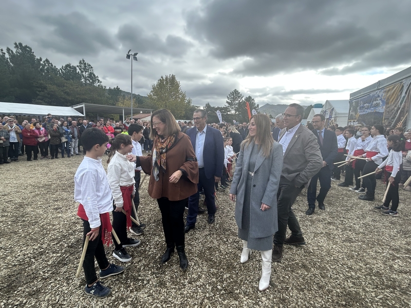 Mercedes Morán garantiza el apoyo de la Junta a los sectores apícola y turístico en la IX Feria Internacional de Apicultura y Turismo de las Hurdes