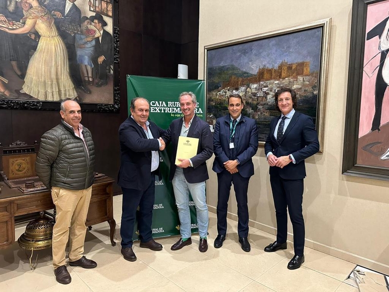 Caja Rural de Extremadura y FEDEXCAZA seguirán colaborando para impulsar el sector cinegético en la región