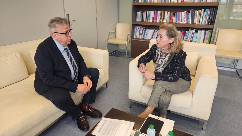 La consejera de Educación anima a los jóvenes a interesarse por la asignatura 'Unión Europea', optativa en la que ya se han matriculado 5.500 alumnos