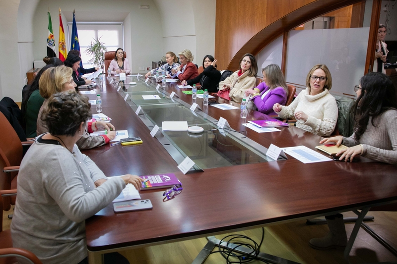 El Consejo Extremeño de Participación de las Mujeres retoma su actividad para dar voz a asociaciones en favor de la igualdad