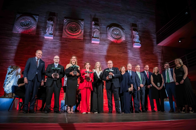 La presidenta de la Junta ensalza a los galardonados en los Premios 'Extremeños de HOY' y reivindica el periodismo libre como pilar de la democracia