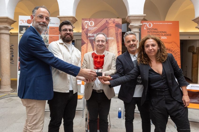 Terracota Mérida presenta la exposición ‘Arts Fatum. Diez años caminando por el destino del arte’ y la nueva máscara de la 70 edición 