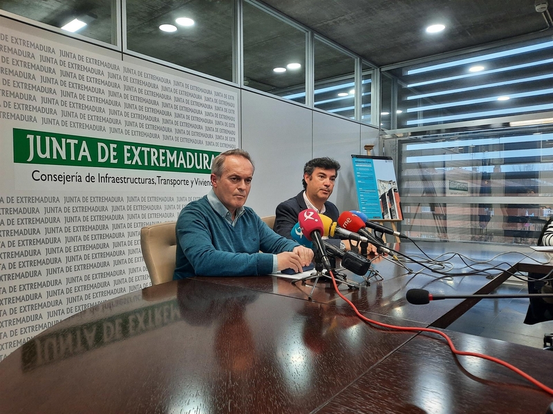 La Junta de Extremadura pide al Gobierno que mantenga la subvención del transporte todo el año y sea de un 30% 