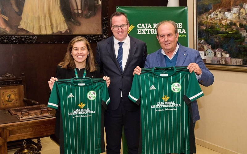 Caja Rural de Extremadura y la Federación Extremeña de Fútbol renuevan su convenio de colaboración