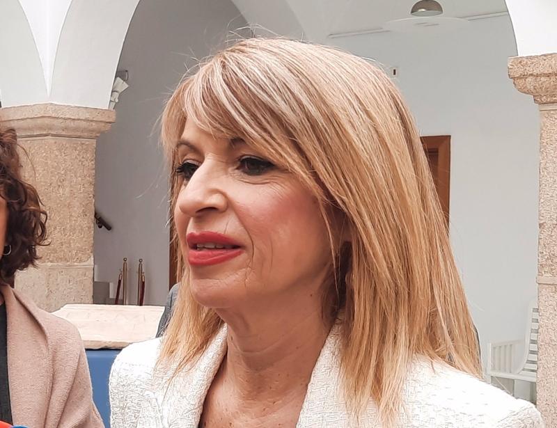 El PSOE cree que Ayuso fue a Extremadura a autorizar la 