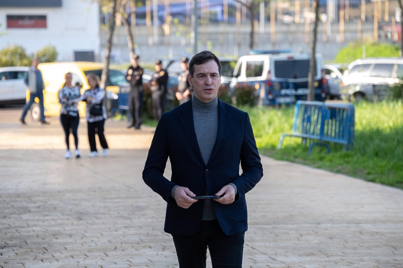 La jueza propone abrir juicio oral contra el hermano de Sánchez por prevaricación y tráfico de influencias