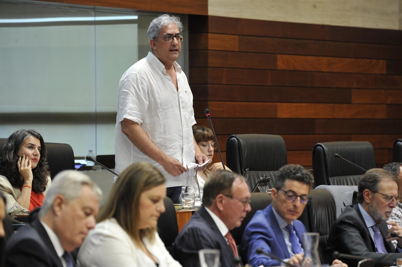 La Asamblea de Extremadura aprueba por unanimidad una iniciativa para actuar frente al calor en los centros educativos