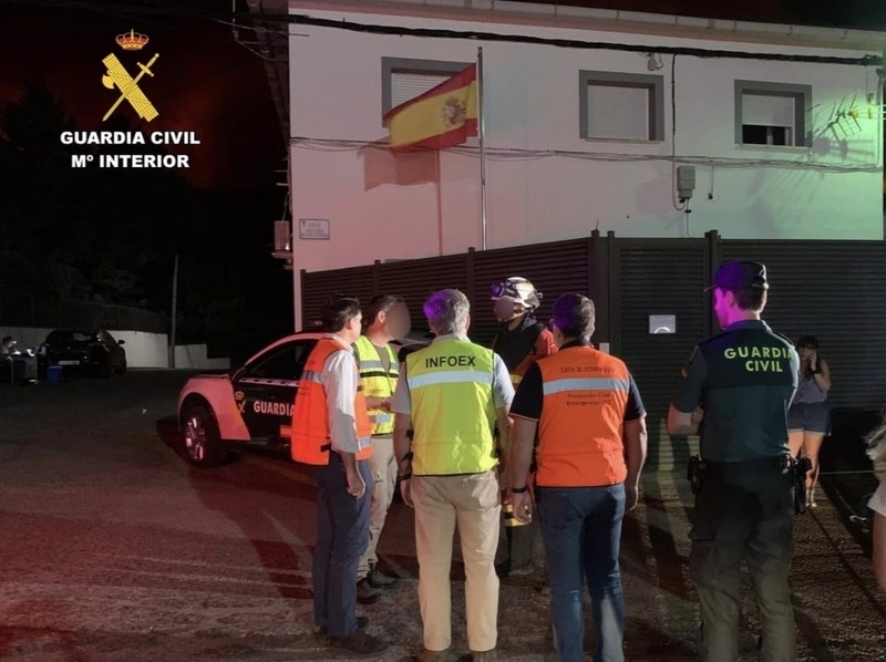 Ascienden a 200 los desalojados durante la noche en diversas alquerías por el incendio en Las Hurdes