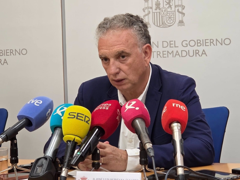 Efectivos de la UME procedentes de Sevilla se suman a las labores de extinción del incendio en Las Hurdes