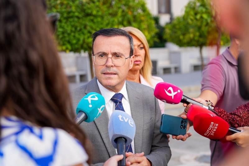 Gallardo advierte de que 'la crisis educativa se ha convertido en caos' y pide el cese de la consejera