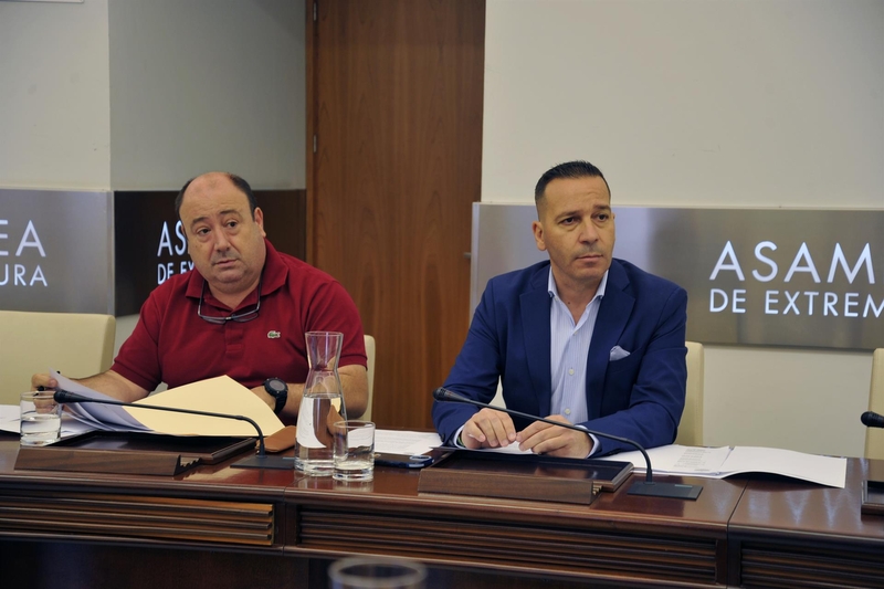 Vox cree que Gallardo tiene que entregar su acta de diputado y dejar de liderar el PSOE extremeño por ir a juicio