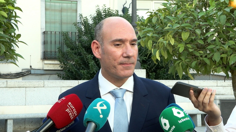 El PP remarca que Gallardo tiene que dimitir por su 'ridículo constante' y le recuerda que 'el reloj corre en su contra'