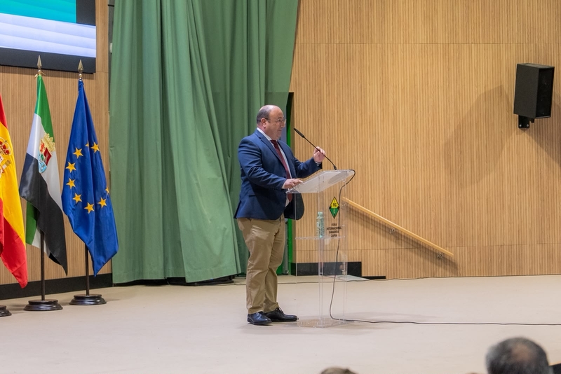 La Junta pide al Gobierno de España que rectifique unas políticas que perjudican al campo extremeño