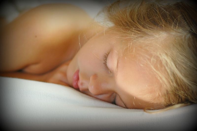 Expertos avisan de la necesidad de implementar programas de detección de apnea del sueño en niños obesos